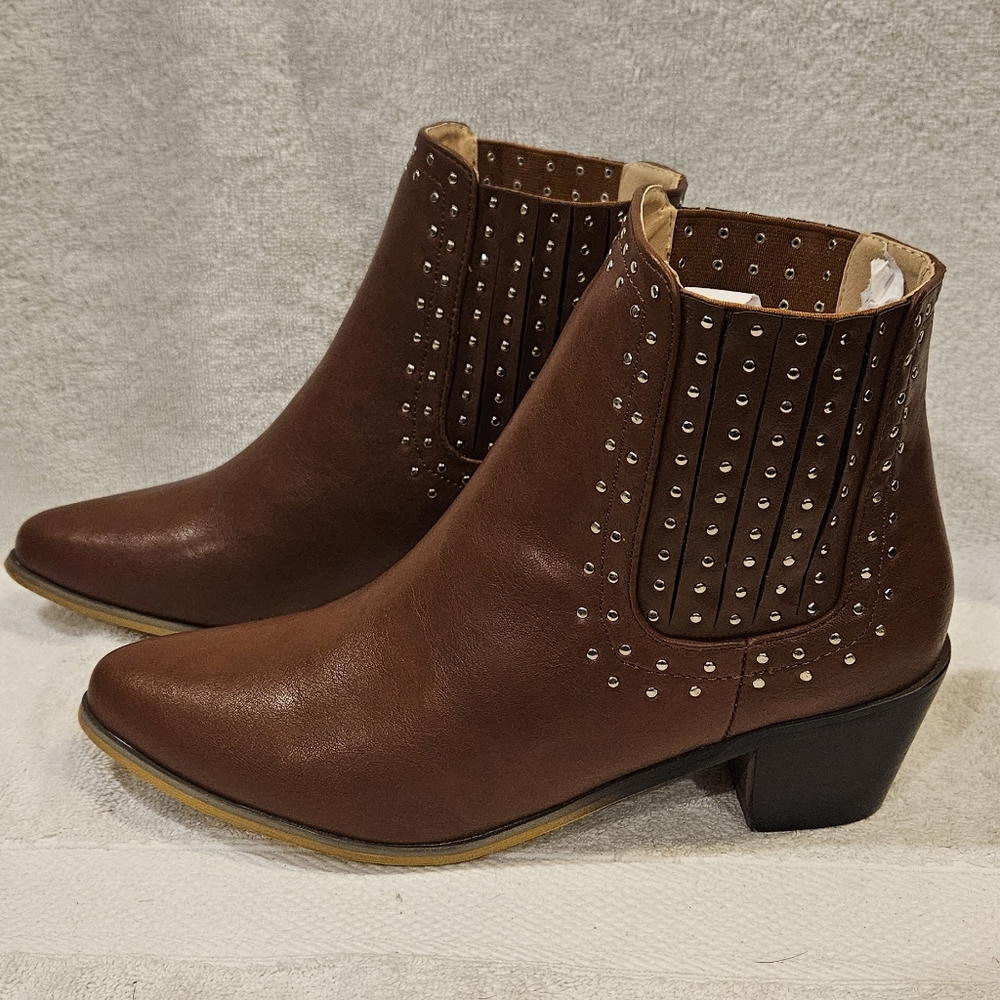 CHASE & CHLOE ANKLE BOOTS